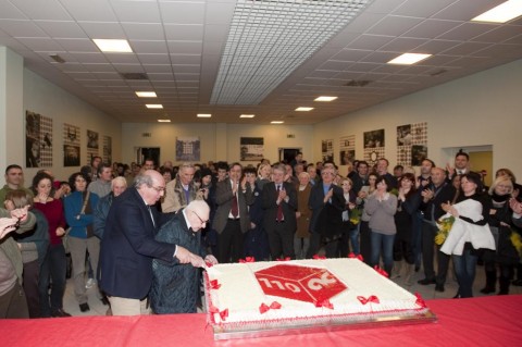 Il taglio della torta dei 110 anni