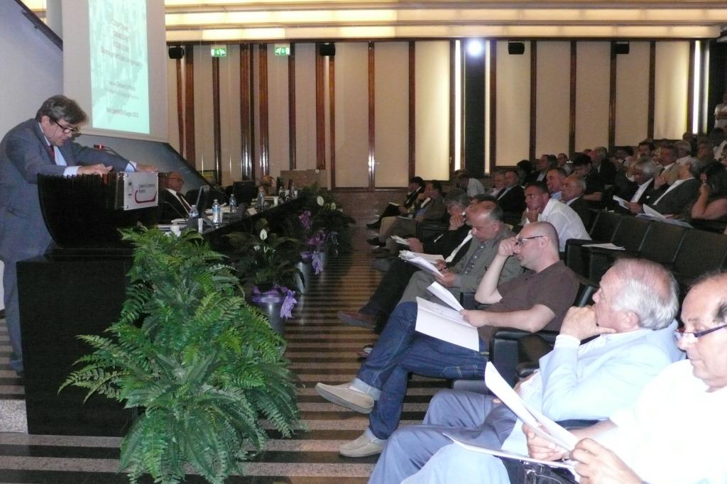 Giovanni Monti apre l'Assemblea di Legacoop Ravenna