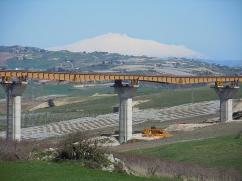 L'Etna vista da Serra Cazzola, SS 640 (Foto S. Picone)