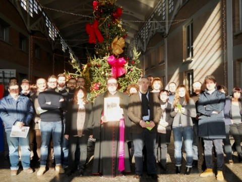 Foto di gruppo al termine dell'incontro con Mons. Ghizzoni.