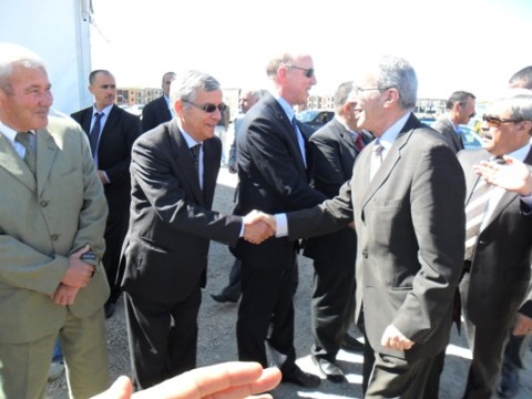 Giuseppe Canini, responsabile dei lavori in Algeria, con Farouk Chiali. Ministro dei Lavori Pubblici