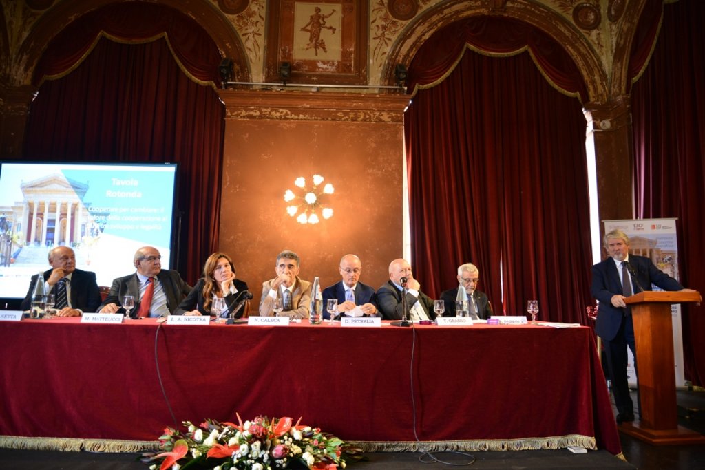 Un momento della manifestazione al teatro Massimo di Palermo